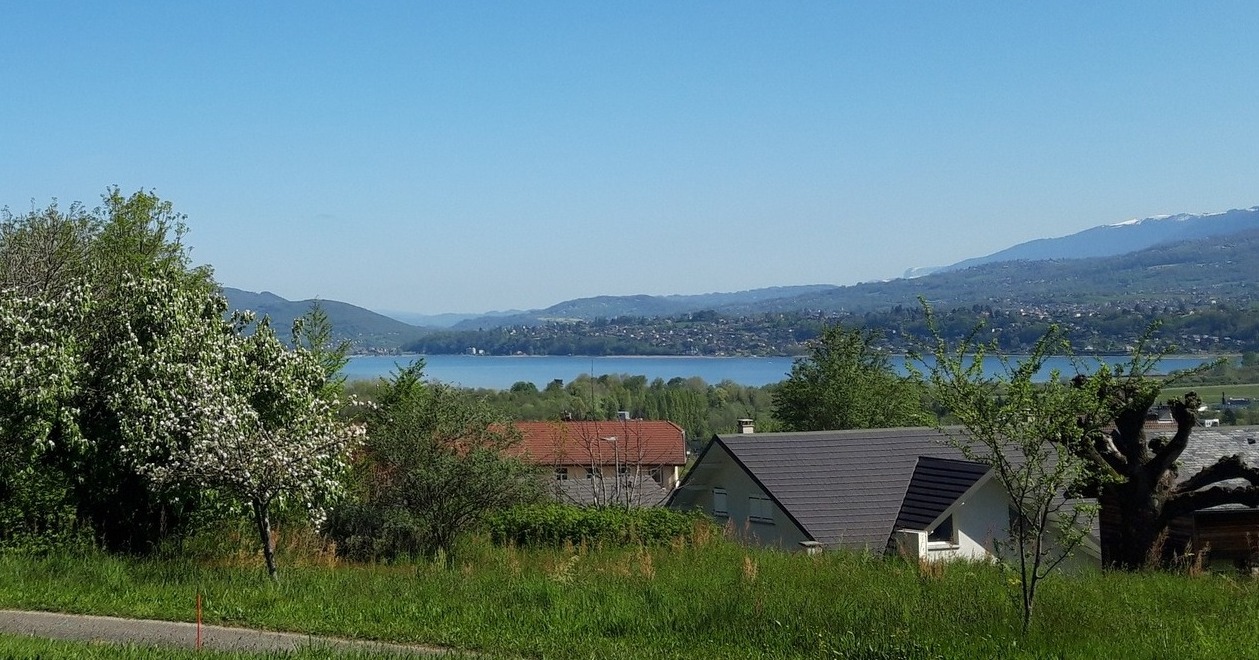 photo du terrain avec vue lac